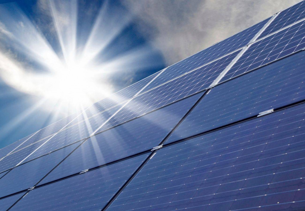 production-panneau-solaire-m2-1 Combien un panneau solaire photovoltaïque produit-il par m2 ?