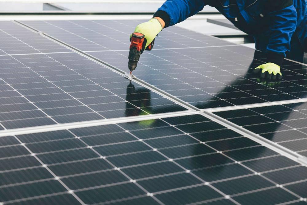 reduire-couts-panneaux-solaires-1 Comment réduire vos coûts grâce à l'installation de panneaux solaires