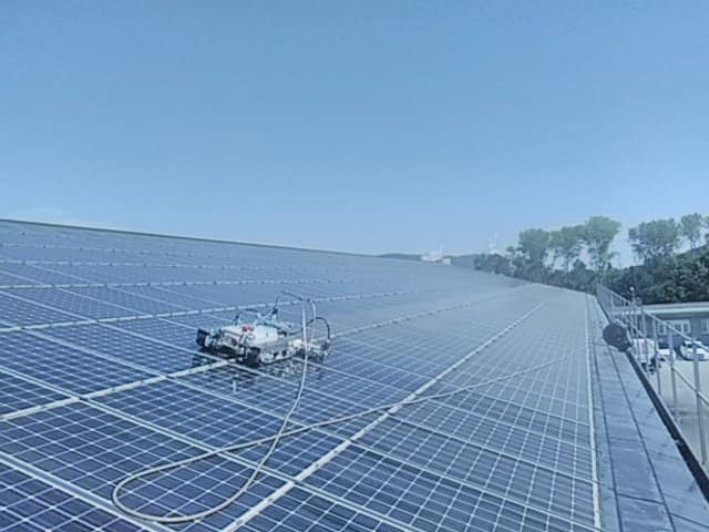 robot-panneau-solaire-2 robot nettoyage panneau solaire