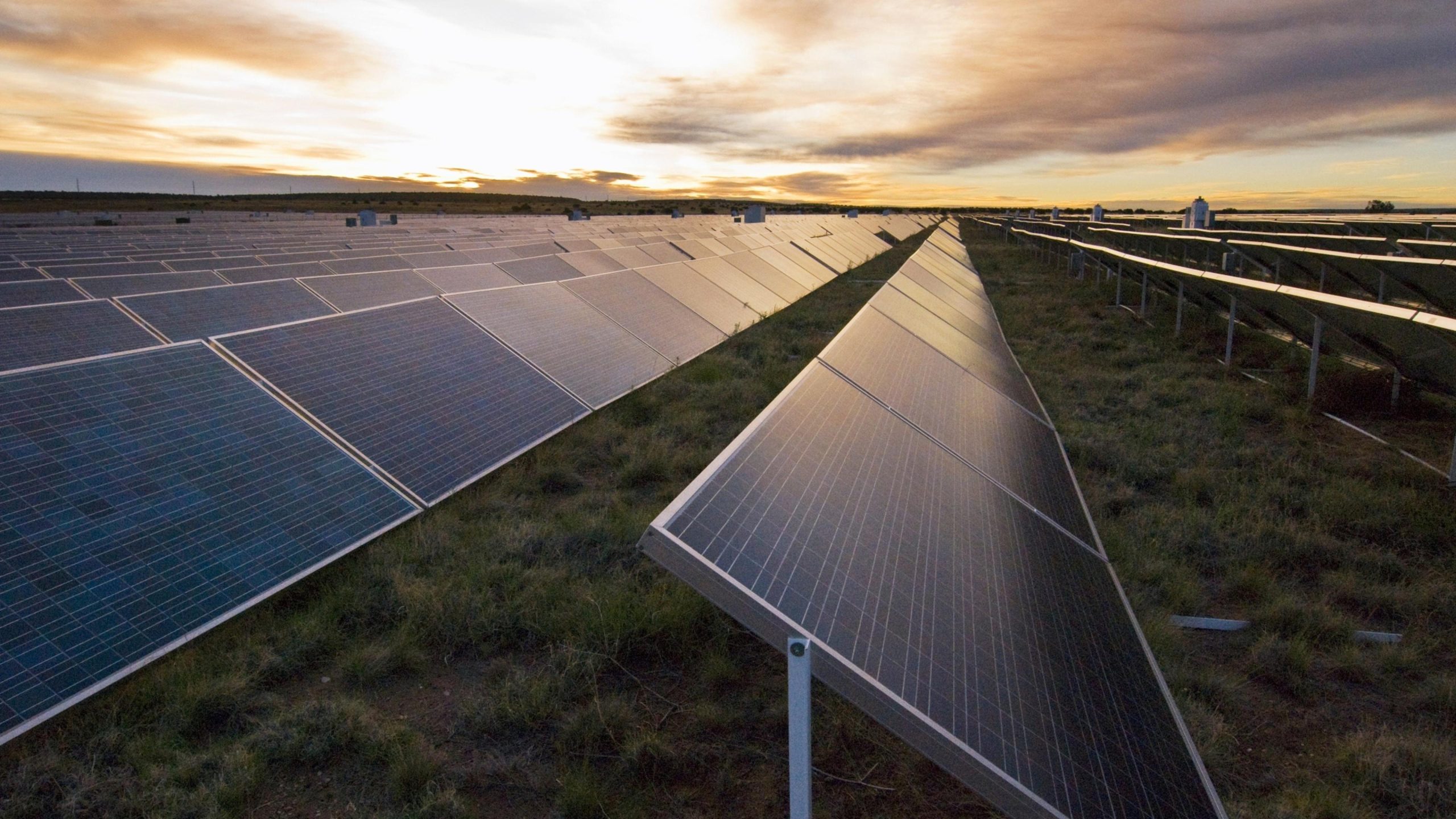 solaire-investissement-durable-1-scaled Investir dans le solaire : une démarche rentable et durable