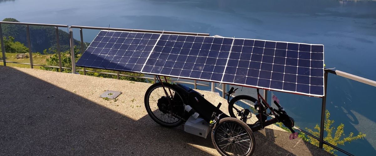 velo-solaire-1 voyage vélo panneau solaire