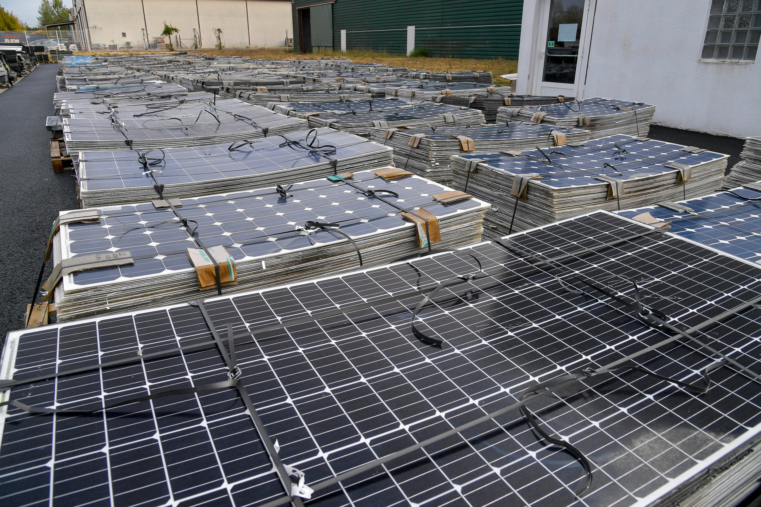 vendeur-panneaux-solaires-1 Comment devenir un vendeur de panneaux solaires performant