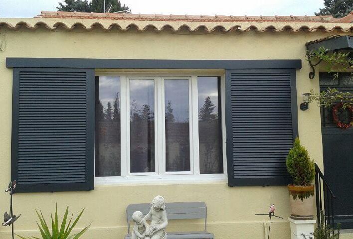 découvrez les nombreux avantages des volets solaires coulissants, tels que leur efficacité énergétique, leur facilité d'utilisation et leur capacité à améliorer le confort et l'esthétique de votre maison. profitez d'une solution écologique qui optimise l'apport de lumière naturelle tout en préservant votre intimité.