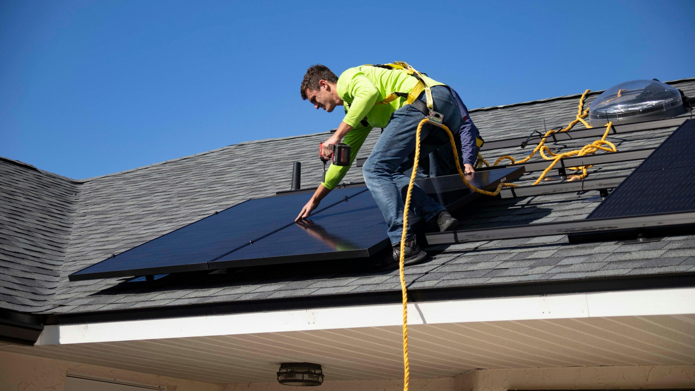 découvrez les avantages d'un kit solaire mixte : une solution idéale pour produire une énergie renouvelable efficace tout en alliant économiquement performance et respect de l'environnement. optimisez votre consommation énergétique grâce à une technologie innovante adaptée à vos besoins.