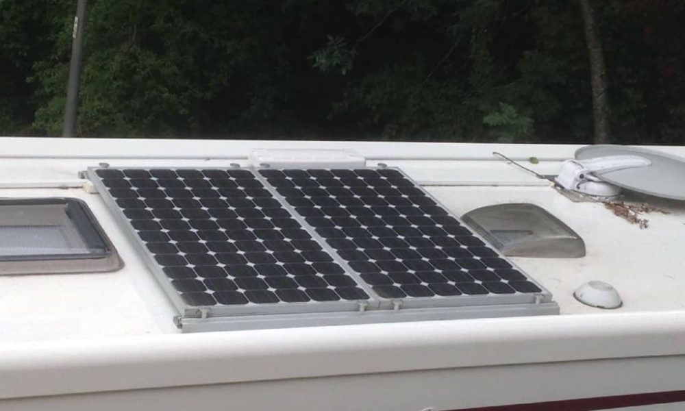 découvrez les nombreux avantages d'un panneau solaire de 100w pour votre camping-car. optimisez votre autonomie énergétique, réduisez votre empreinte carbone et profitez de votre liberté en pleine nature sans compromis. idéal pour les aventuriers, ce système d'énergie renouvelable vous permet de profiter d'un confort moderne tout en voyageant.