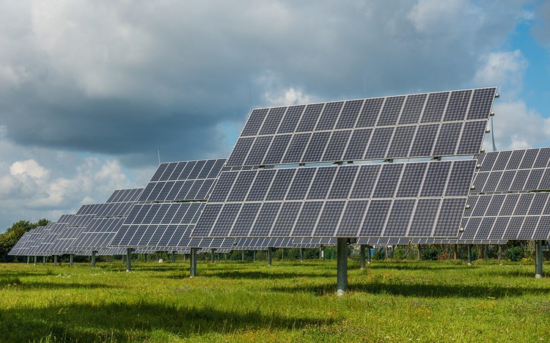 découvrez notre guide photovoltaïque complet, qui vous aide à comprendre l'énergie solaire, ses avantages, comment choisir des panneaux solaires, et optimiser votre installation pour des économies d'énergie et un impact environnemental réduit.