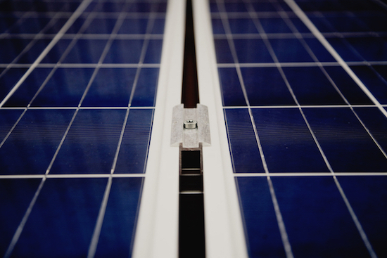 découvrez les différents types de panneaux solaires disponibles sur le marché. apprenez à choisir le système le plus adapté à vos besoins, qu'il s'agisse de panneaux photovoltaïques, thermiques ou hybrides. maximisez votre efficacité énergétique et investissez dans un avenir durable.