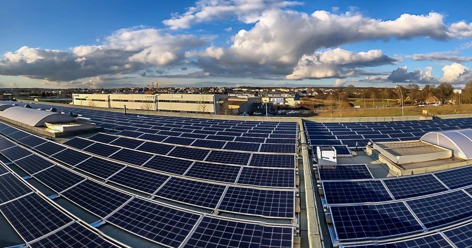 découvrez les avantages des panneaux solaires aéroportés, une solution innovante pour produire de l'énergie renouvelable tout en maximisant l'utilisation des espaces aériens. idéals pour les infrastructures modernes, ces panneaux permettent de réduire l'empreinte carbone et de contribuer à la transition énergétique.