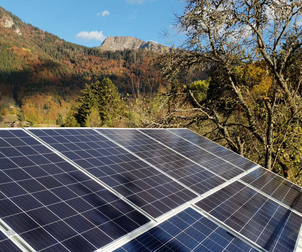 découvrez comment les panneaux solaires peuvent lutter efficacement contre les arrêts-neige, en maximisant la production d'énergie même en hiver. apprenez les meilleures pratiques pour maintenir vos installations solaires en parfait état face aux intempéries et profiter des avantages de l'énergie renouvelable toute l'année.