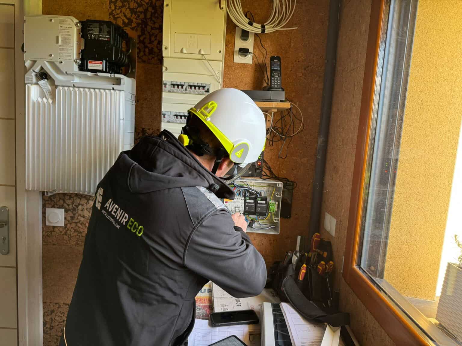 découvrez nos services de maintenance pour panneaux solaires, garantissant un fonctionnement optimal et une durabilité maximale de votre installation. profitez d'une expertise professionnelle pour maximiser votre production d'énergie renouvelable.