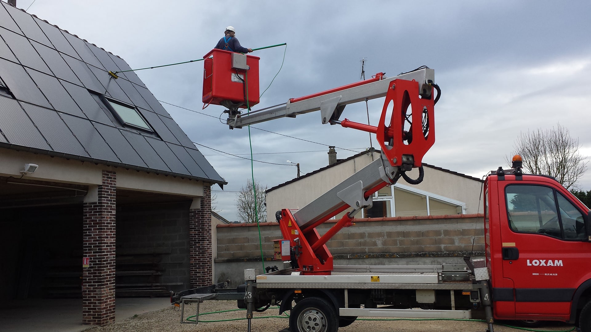 découvrez nos services de maintenance pour panneaux solaires en ille-et-vilaine. assurez le bon fonctionnement de votre installation photovoltaïque, optimisez votre production d'énergie et prolongez la durée de vie de vos équipements grâce à notre expertise locale.