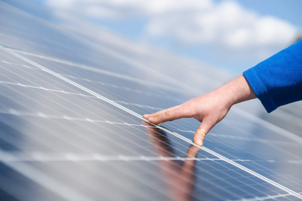 découvrez notre guide complet sur les panneaux solaires : tout ce que vous devez savoir pour choisir, installer et optimiser votre système photovoltaïque afin de réduire vos factures d'énergie et d'adopter une démarche écoresponsable.