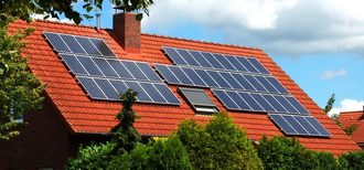 découvrez comment maximiser la rentabilité de vos panneaux solaires grâce à des conseils d'experts, des analyses de coût et des astuces pour optimiser votre investissement énergétique.