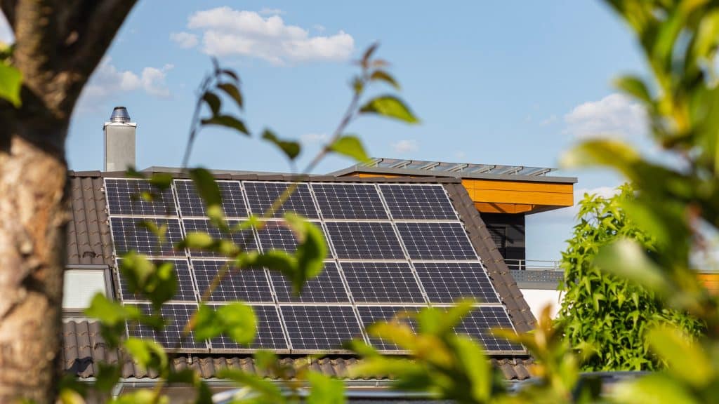 découvrez comment bénéficier du crédit d'impôt pour l'installation de panneaux solaires et réduisez vos dépenses énergétiques tout en contribuant à la protection de l'environnement. profitez d'avantages fiscaux et d'une transition vers des énergies renouvelables dès aujourd'hui.
