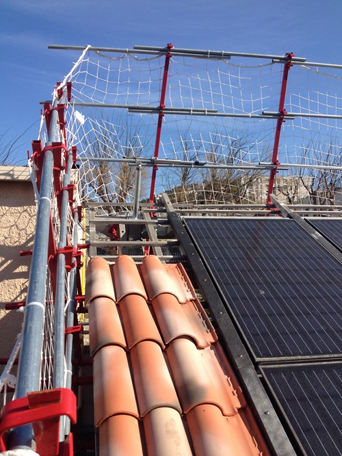 découvrez comment protéger vos panneaux solaires des intempéries et des débris pour assurer leur efficacité et longévité. conseils pratiques et solutions adaptées pour améliorer la durabilité de votre installation photovoltaïque.