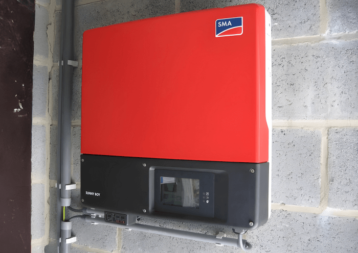 découvrez comment un onduleur photovoltaïque optimise la production d'énergie de vos panneaux solaires. apprenez les avantages, les types disponibles et comment choisir le meilleur modèle pour maximiser l'efficacité de votre installation solaire.