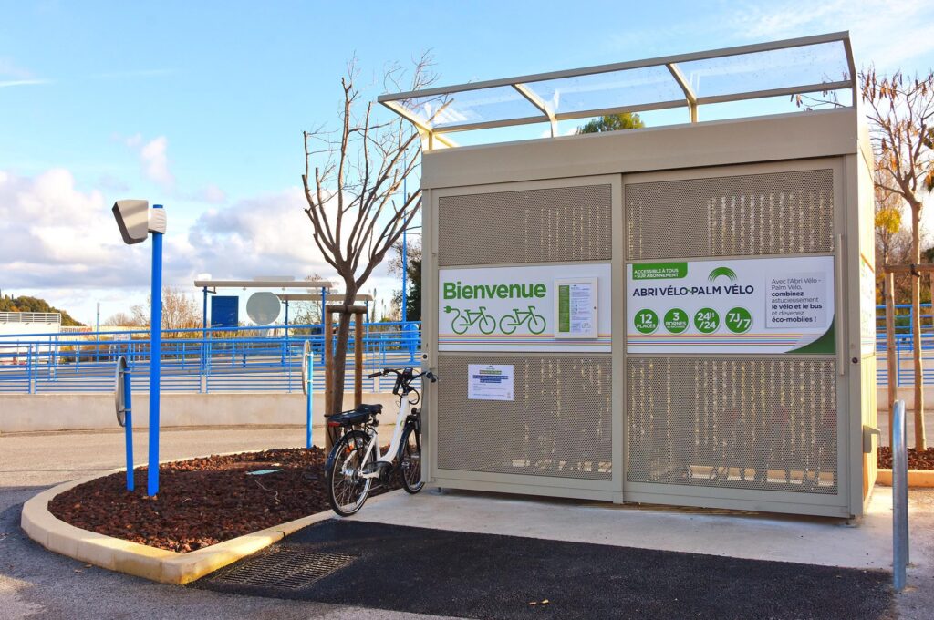 découvrez nos abris pour panneaux solaires, conçus pour protéger et optimiser le rendement de vos installations photovoltaïques. idéaux pour préserver l'intégrité de vos équipements tout en maximisant l'énergie solaire, nos abris allient fonctionnalité et esthétisme.