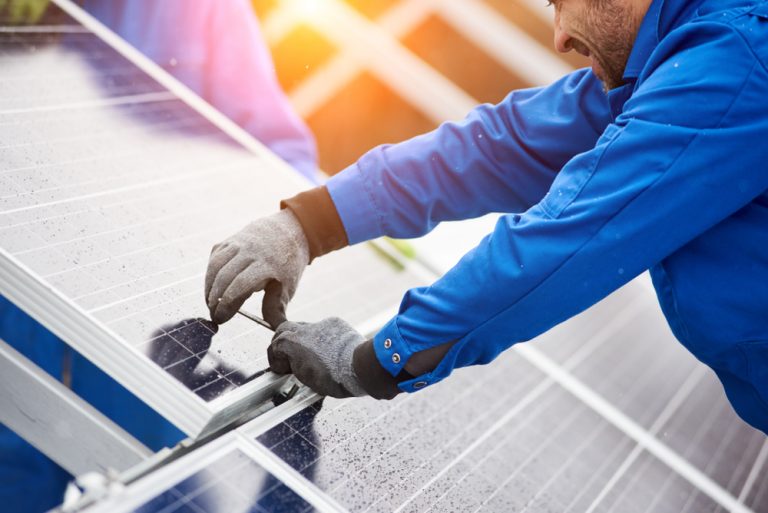 découvrez nos solutions d'assurances photovoltaïques adaptées pour protéger votre investissement solaire. profitez d'une couverture complète contre les aléas climatiques, les dommages matériels et la perte de revenus. assurez-vous une tranquillité d'esprit tout en contribuant à la transition énergétique.