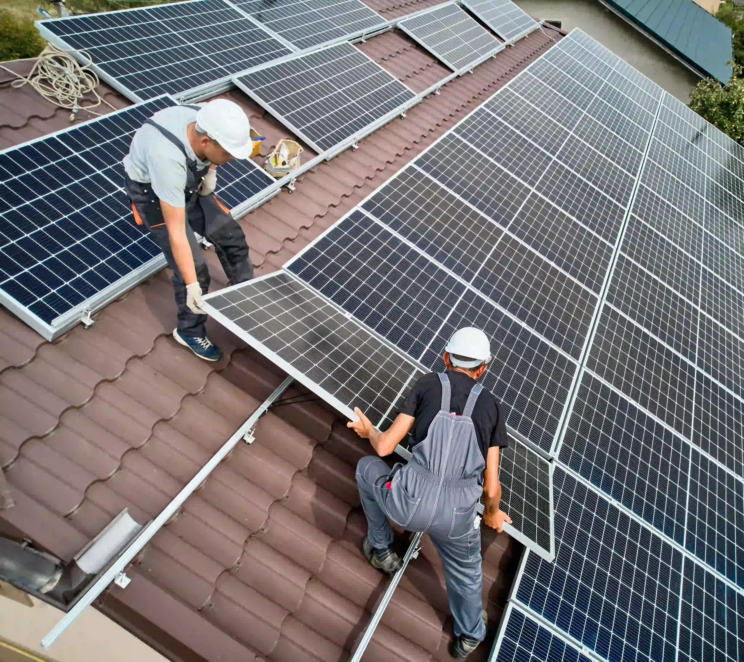 avantages-poseur-panneaux-solaires-17-scaled Découvrez les avantages de faire appel à un poseur de panneaux solaires photovoltaïques dans le 17