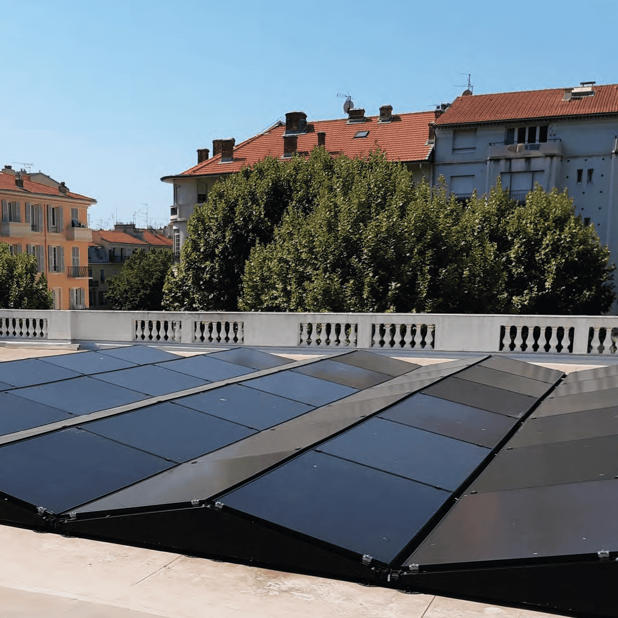 découvrez le panneau solaire azur, une solution innovante et performante pour produire de l'énergie renouvelable. économisez sur vos factures d'électricité tout en préservant l'environnement grâce à une technologie de pointe et un design élégant.