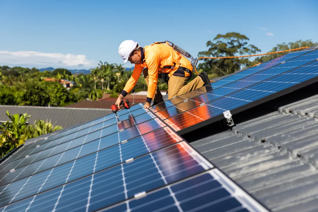 benefices-panneaux-solaires Les panneaux solaires photovoltaïques : qui peut en bénéficier ?