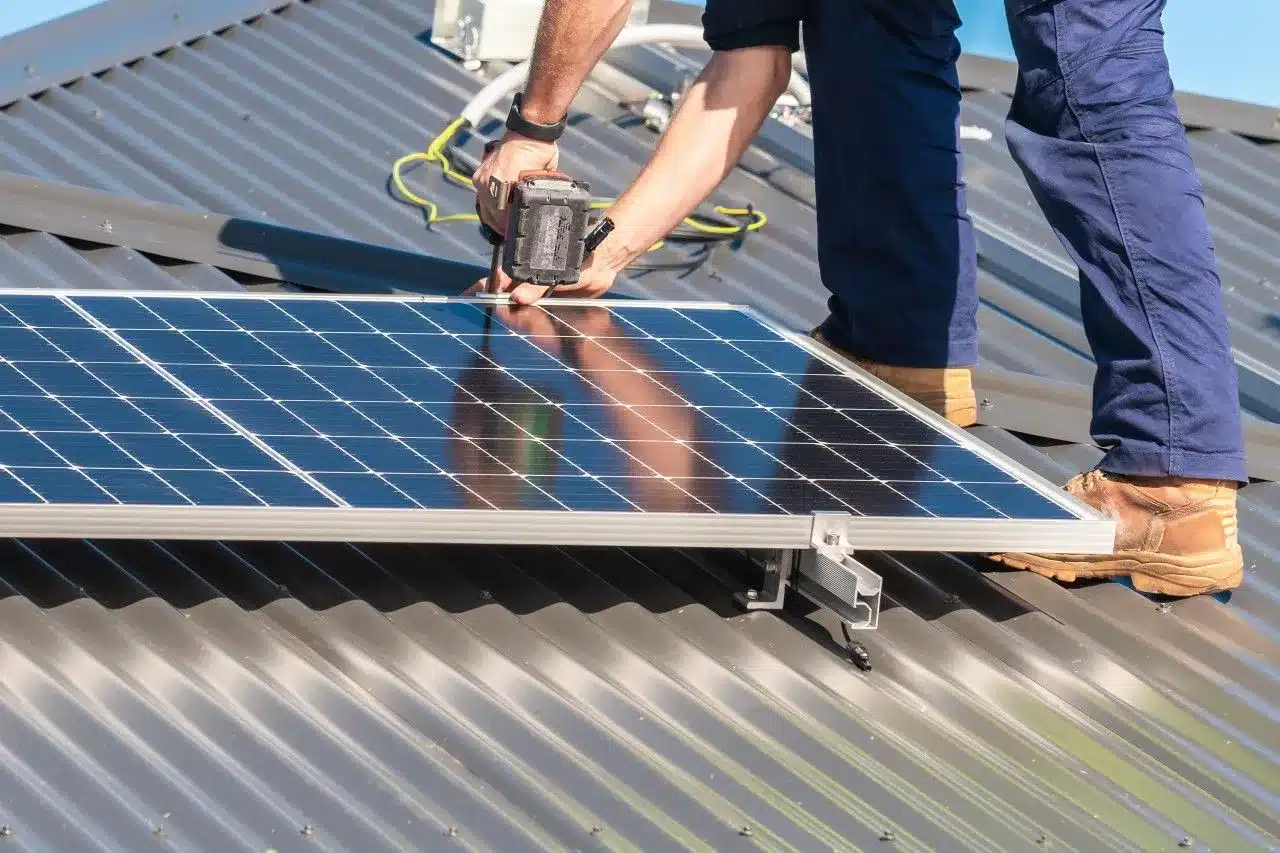 découvrez les panneaux solaires parallèles, une solution innovante pour maximiser la production d'énergie solaire. optimisez votre consommation d'électricité tout en contribuant à la protection de l'environnement grâce à cette technologie efficace et durable.