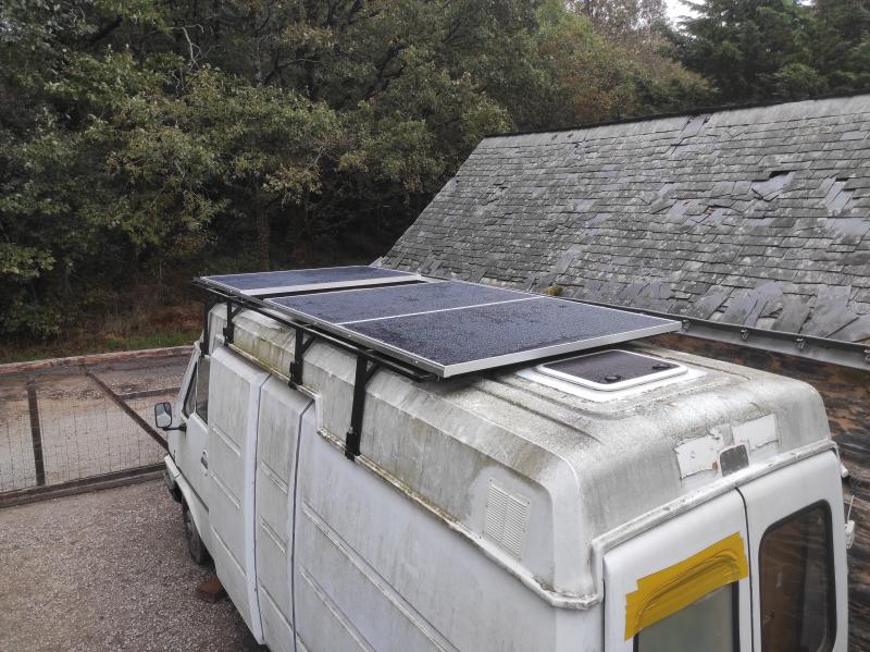 découvrez comment optimiser votre voyage avec un panneau solaire pour fourgon. profitez d'une énergie renouvelable pour alimenter vos appareils, augmenter votre autonomie et voyager en toute tranquillité. idéal pour les aventuriers et les nomades !