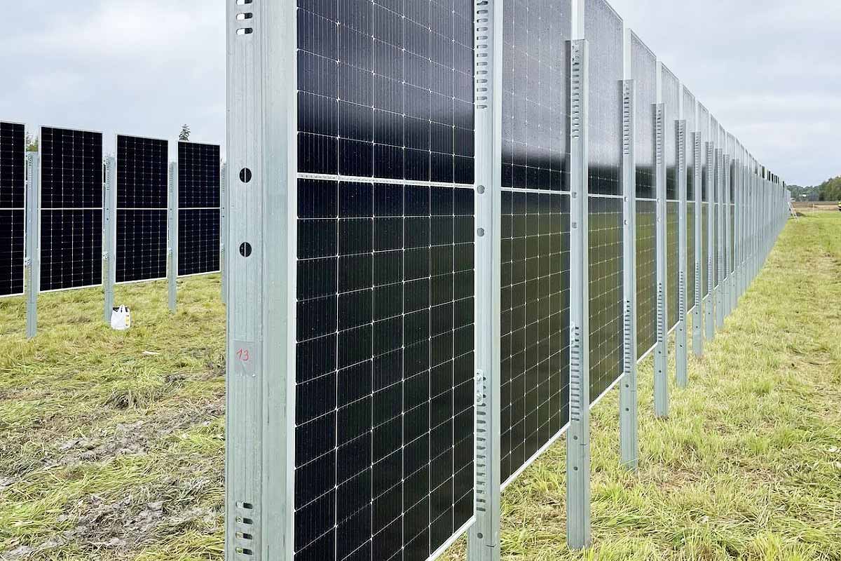 cloture-solaire Construire une clôture en panneaux solaires photovoltaïques : une solution écologique et économique