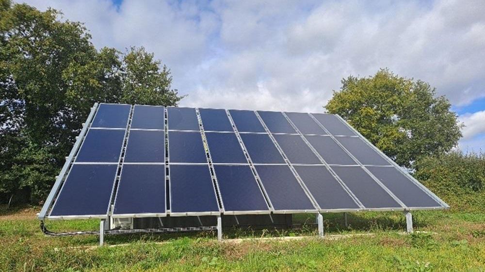 découvrez comment les panneaux solaires pour l'eau peuvent transformer votre énergie domestique en une solution écologique et économique. apprenez les avantages, l'installation et l'entretien de ces systèmes efficaces pour chauffer votre eau grâce à l'énergie solaire.