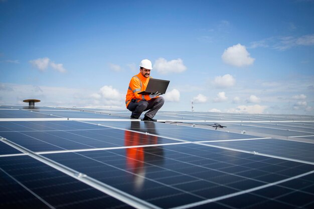 assurez le bon fonctionnement de votre installation photovoltaïque grâce à notre service de vérification des panneaux solaires. profitez d'une performance optimale et prolongez la durée de vie de votre équipement.