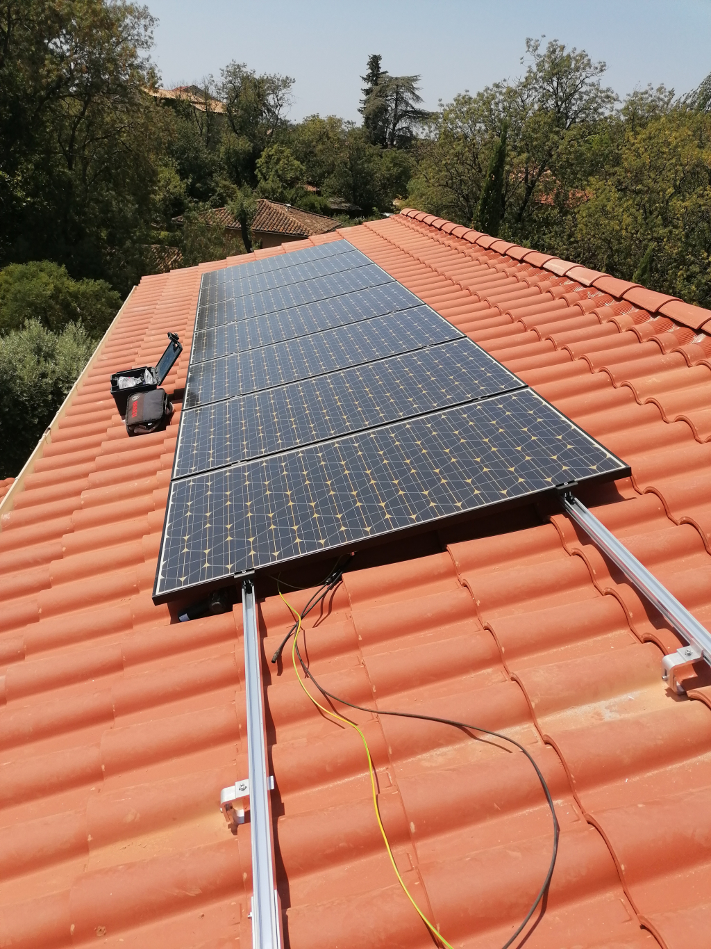 découvrez notre guide complet sur le démontage photovoltaïque, incluant des conseils pratiques, étapes essentielles et réglementations à respecter pour retirer vos panneaux solaires en toute sécurité et efficacité.