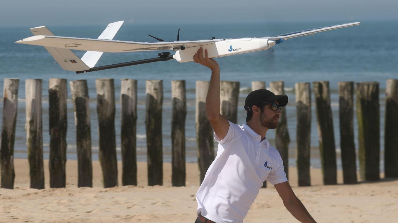 découvrez le futur de l'aviation durable avec notre drone solaire innovant. écologique et performant, il utilise l'énergie solaire pour prolonger ses vols tout en réduisant l'empreinte carbone. idéal pour la surveillance, la photographie aérienne et la recherche, ce drone allie technologie de pointe et respect de l'environnement.