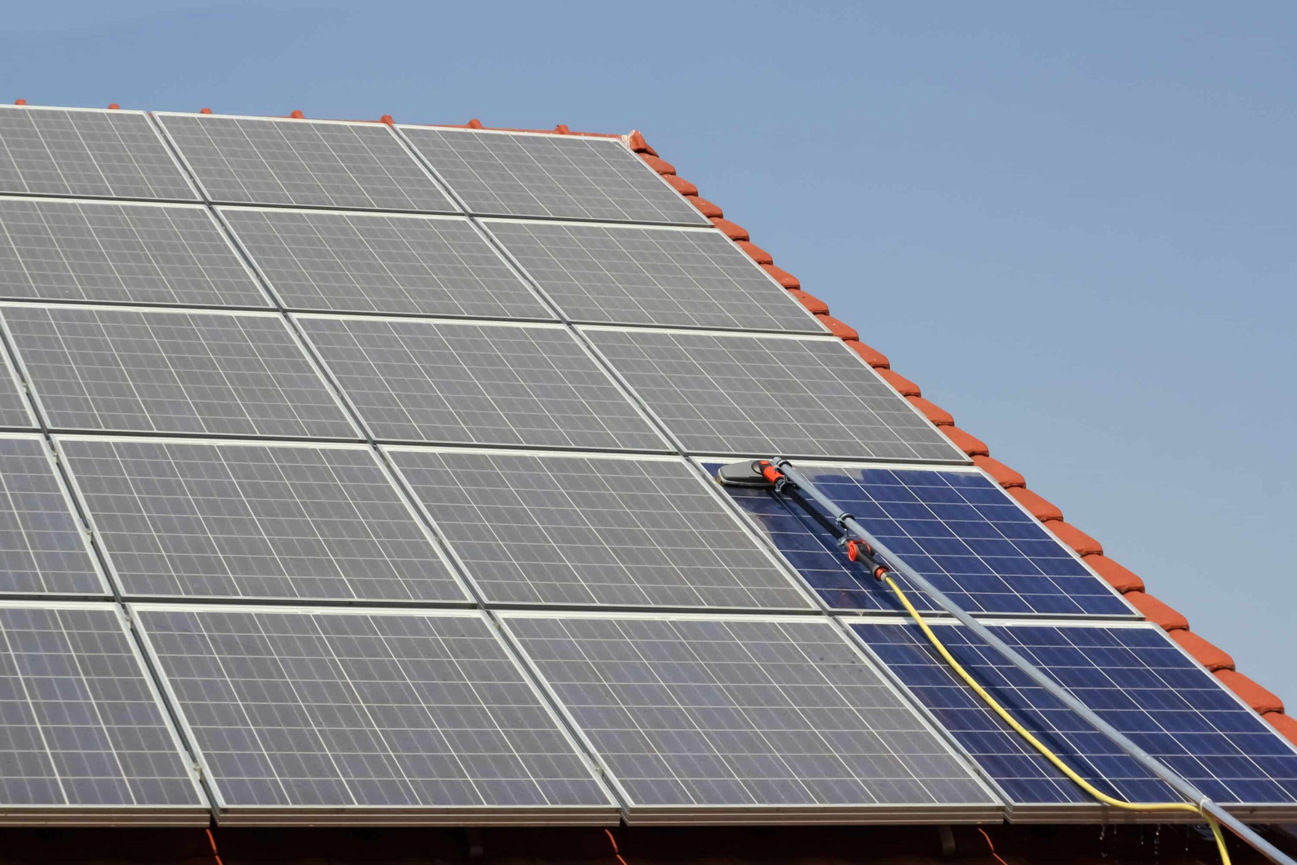 entretien-panneaux-solaires-25-scaled maintenance des panneaux solaires