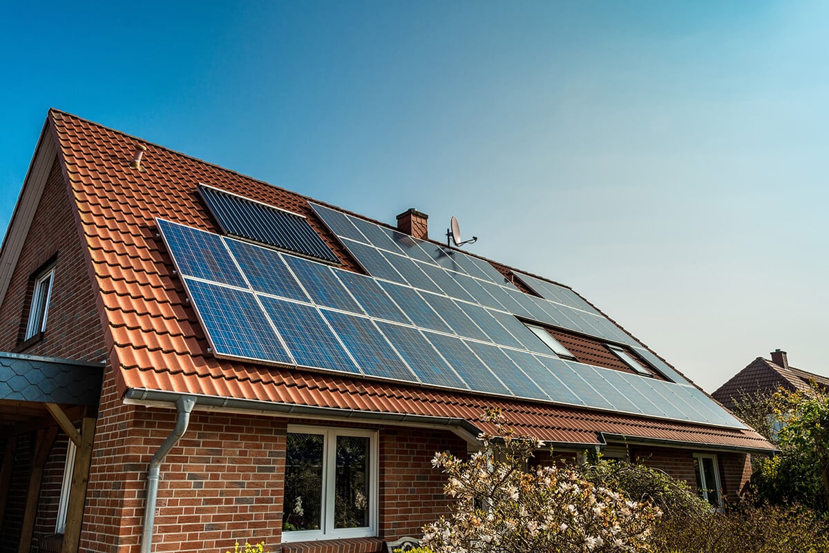 obtenez une estimation précise pour vos panneaux solaires. découvrez nos conseils et outils pour évaluer le coût et le rendement de vos installations photovoltaïques tout en maximisant votre investissement.