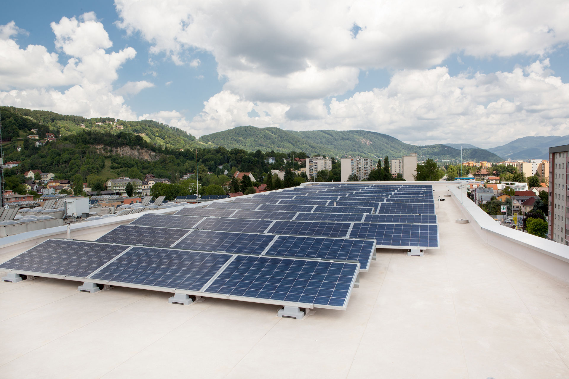 découvrez l'étanchéité solaire, une solution innovante pour garantir la durabilité et la performance de vos installations photovoltaïques. assurez-vous que vos panneaux solaires sont parfaitement protégés contre les infiltrations d'eau et les intempéries, tout en maximisant leur efficacité énergétique.