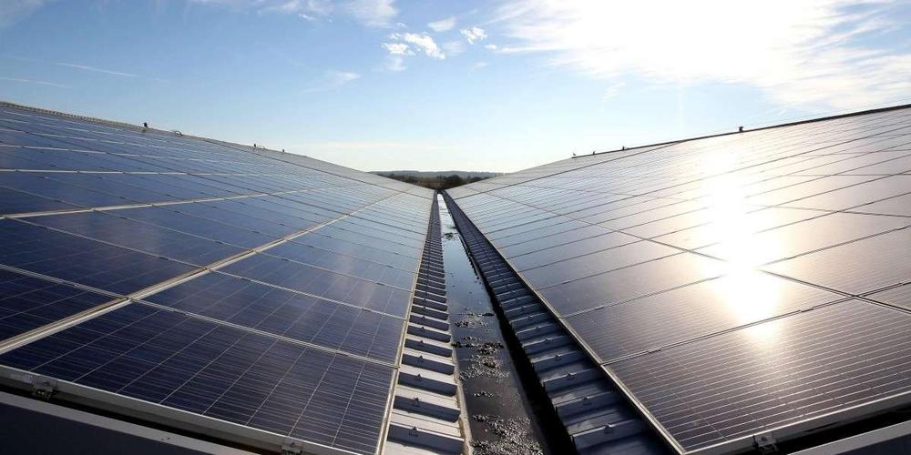 image-panneaux-solaires-transition-energetique L'importance de l'image du panneau solaire photovoltaïque dans la transition énergétique