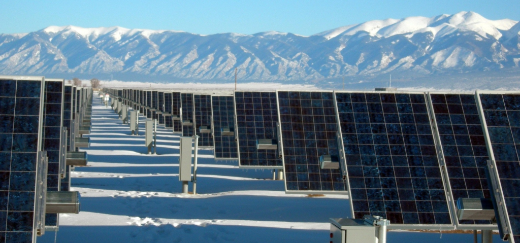 image-panneaux-solaires-transition-energetique L'importance de l'image du panneau solaire photovoltaïque dans la transition énergétique