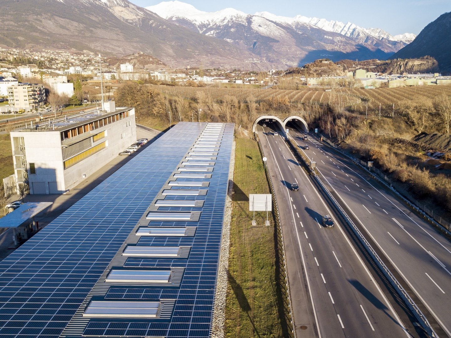 infrastructures-pour-solaire-1 Quelles infrastructures sont nécessaires pour soutenir le développement solaire ?