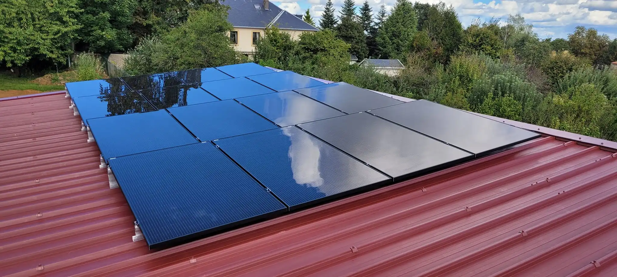 découvrez notre kit solaire toiture complet pour transformer votre habitation en une source d'énergie renouvelable. profitez d'une installation simple et efficace, tout en réduisant votre empreinte carbone et vos factures d'électricité. énergie verte à portée de main !