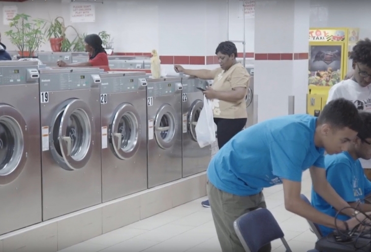 laverie-solaire-2 alimenter machine a laver panneau solaire