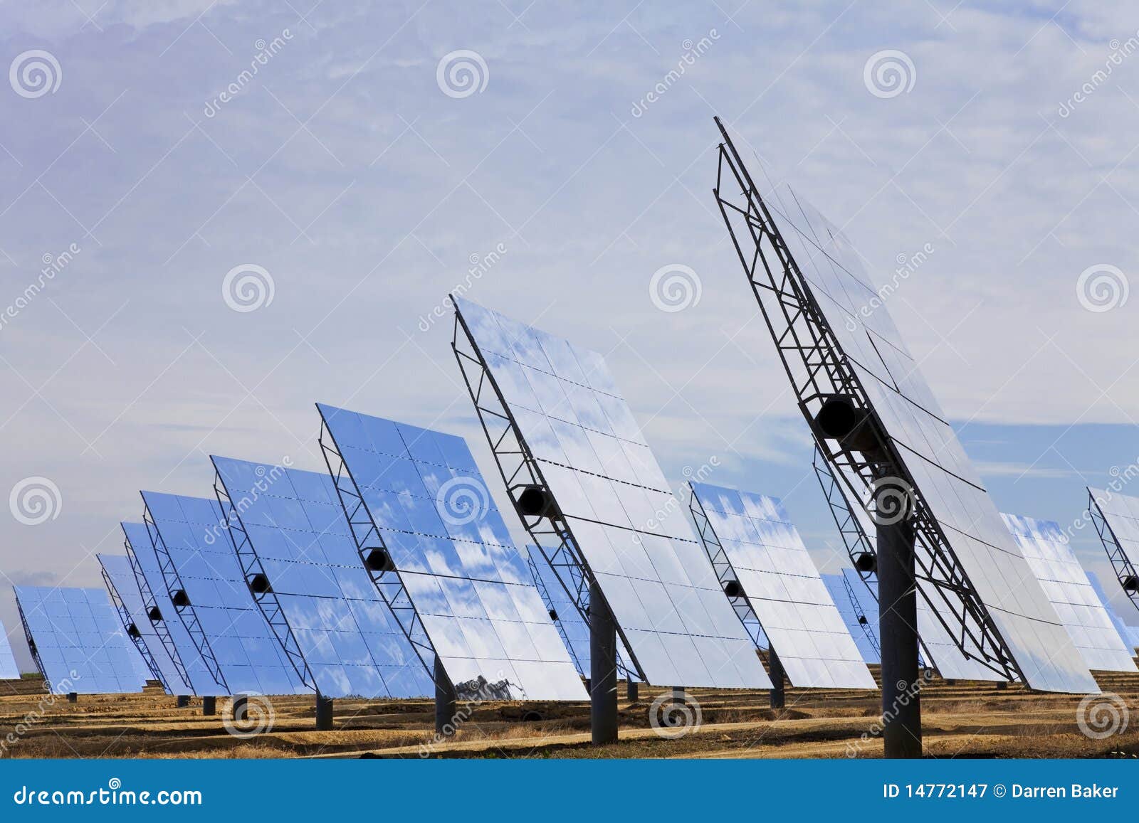 miroirs-panneaux-photovoltaiques-1 Utiliser des miroirs pour optimiser l'efficacité des panneaux photovoltaïques