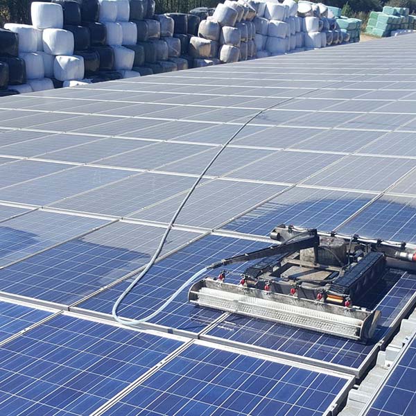 découvrez nos services de nettoyage professionnel pour panneaux photovoltaïques. assurez une performance optimale de vos installations solaires grâce à un entretien régulier, garantissant une production d'énergie maximale et une durabilité accrue.