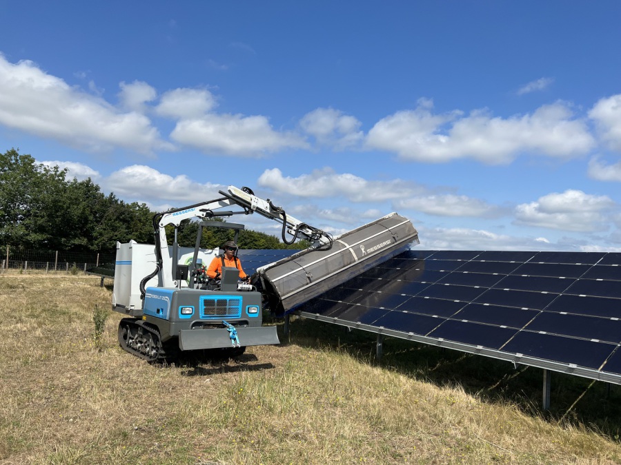 nettoyage-panneaux-solaires-38 Nettoyage de panneaux solaires photovoltaïques : l'importance d'un set adapté