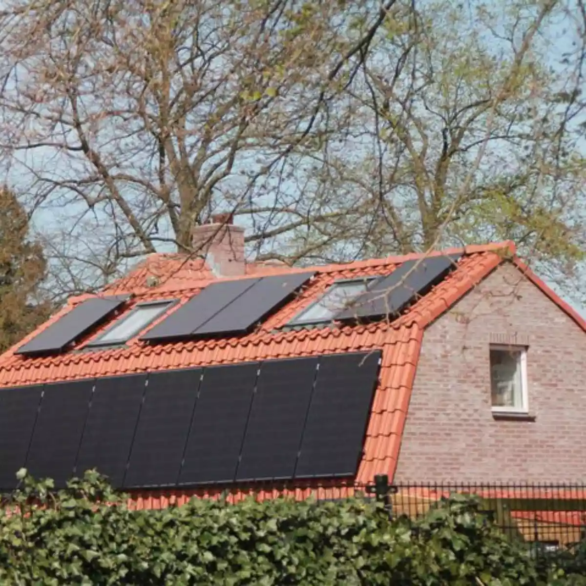 découvrez l'importance de l'orientation des panneaux solaires pour optimiser leur performance. apprenez comment choisir le meilleur angle et la bonne direction pour maximiser la production d'énergie solaire et réduire vos factures d'électricité.