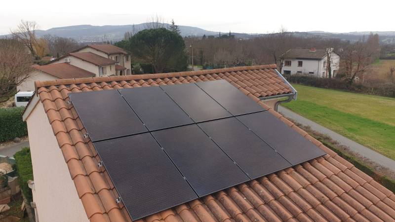 découvrez le panneau 375wc, une solution performante et innovante pour vos besoins énergétiques. idéal pour optimiser votre consommation d'énergie, ce panneau allie efficacité et durabilité. parfait pour les projets résidentiels ou commerciaux, il vous garantit un rendement optimal et une installation simplifiée.