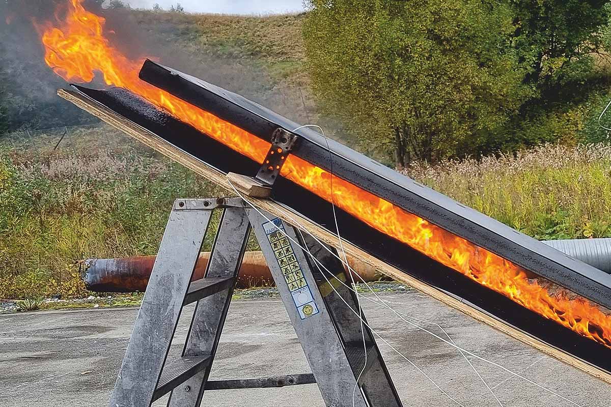 découvrez comment les panneaux photovoltaïques peuvent contribuer à la sécurité incendie tout en produisant de l'énergie renouvelable. informez-vous sur les techniques et les normes pour minimiser les risques de feu lors de l'installation de panneaux solaires.