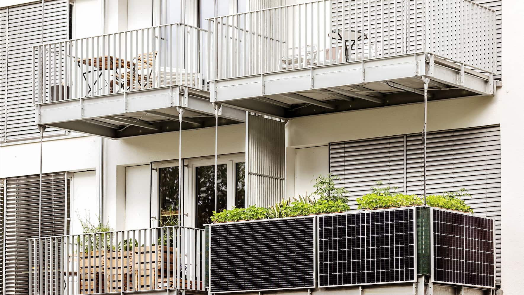 panneau-solaire-balcon-2 Panneau solaire photovoltaïque balcons : une solution innovante pour votre habitat