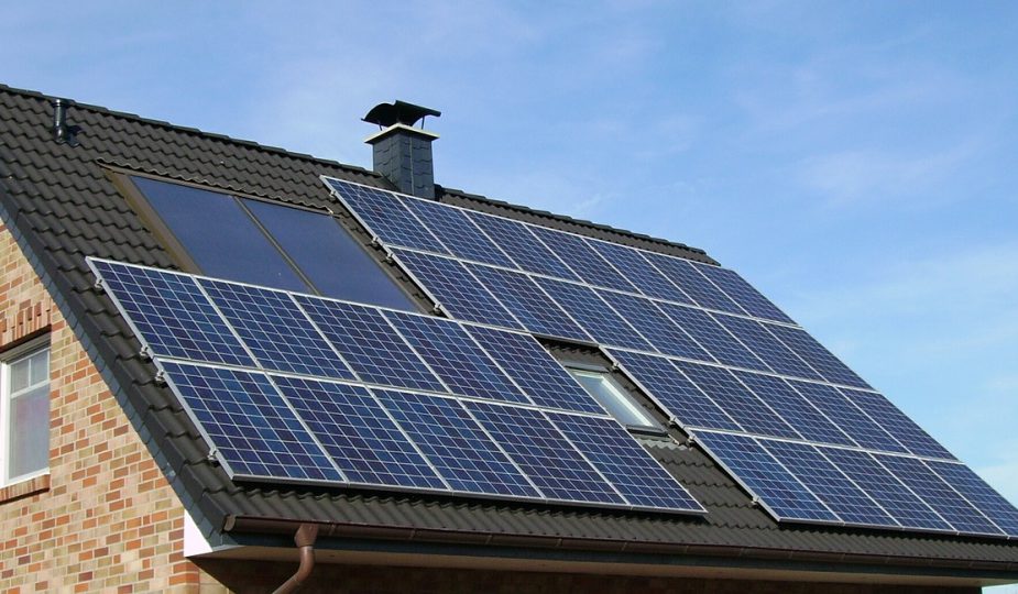 découvrez la définition d'un panneau solaire, son fonctionnement et ses avantages pour la transition énergétique. apprenez comment ces dispositifs transforment la lumière du soleil en électricité, contribuant ainsi à un avenir durable.