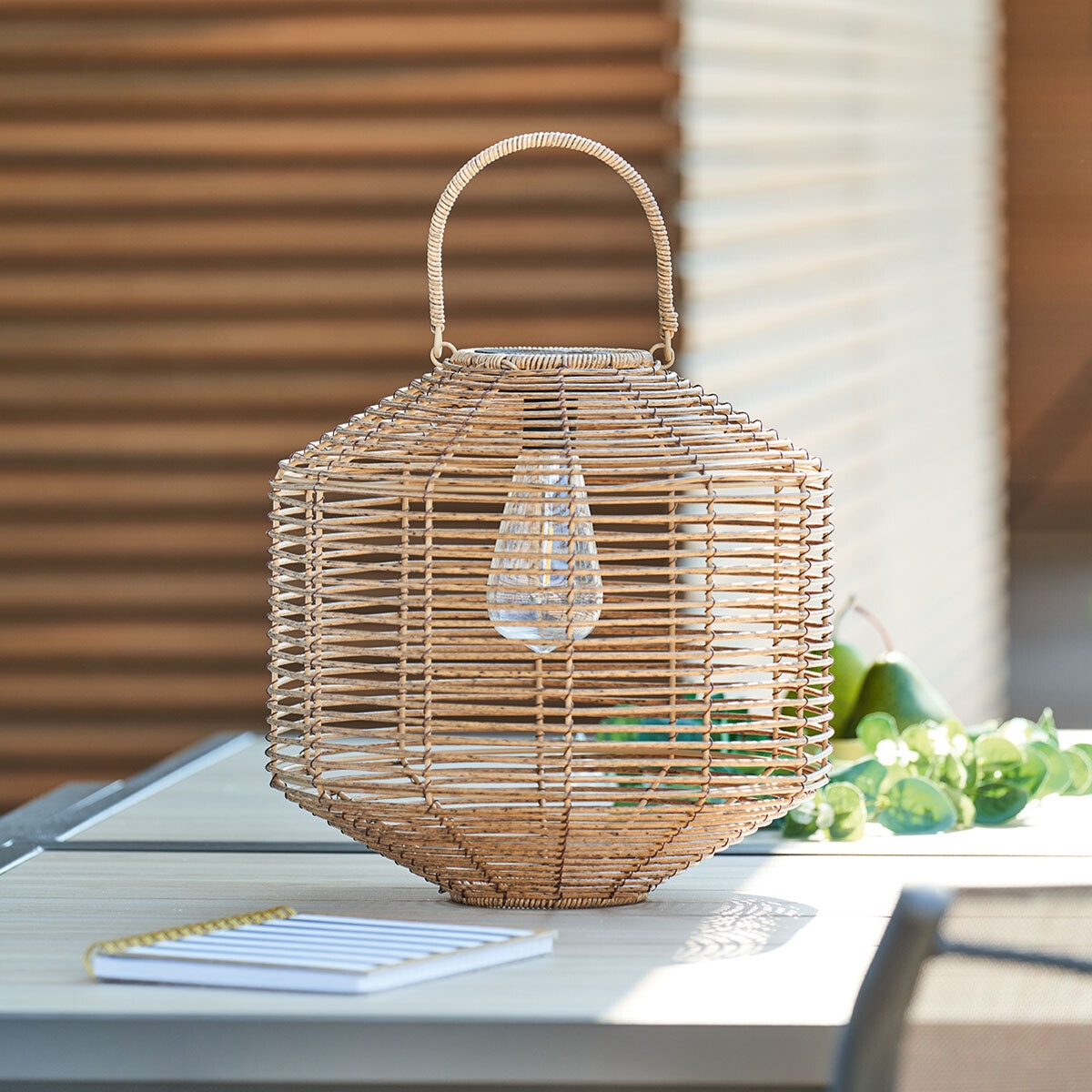 découvrez notre gamme d'éclairages solaires extérieurs, idéaux pour illuminer vos jardins, terrasses et allées tout en préservant l'environnement. profitez d'une installation facile et d'une autonomie énergétique grâce à l'énergie solaire.