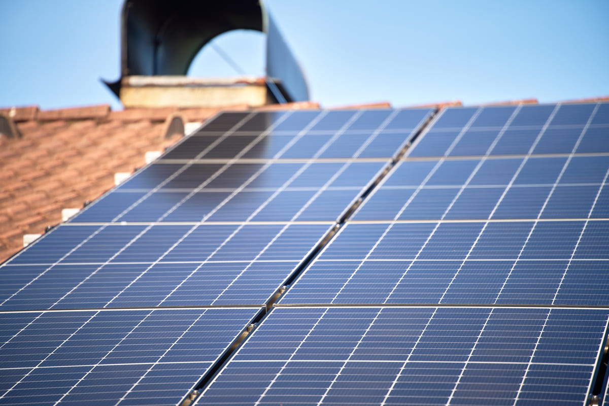 découvrez les avantages des panneaux solaires pour une énergie renouvelable et économique. apprenez comment ces systèmes photovoltaïques transforment la lumière du soleil en électricité, réduisent votre facture énergétique et contribuent à un avenir durable.